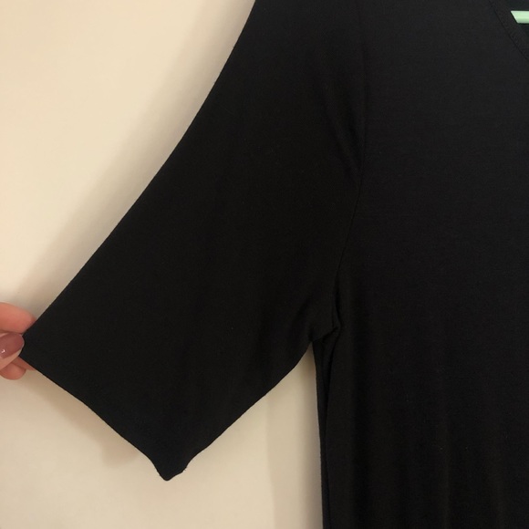Basic black tee - Picture 2 of 4